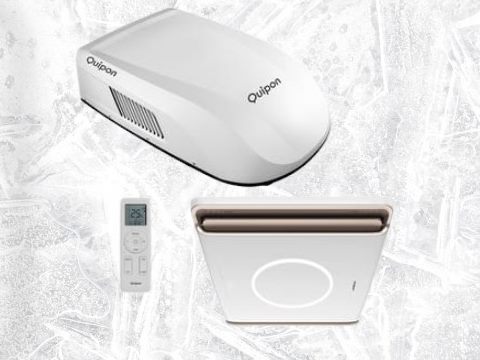 Climatiseur de toit Quipon AirLight 2650 avec sa télécommande et son diffuseur intérieur
